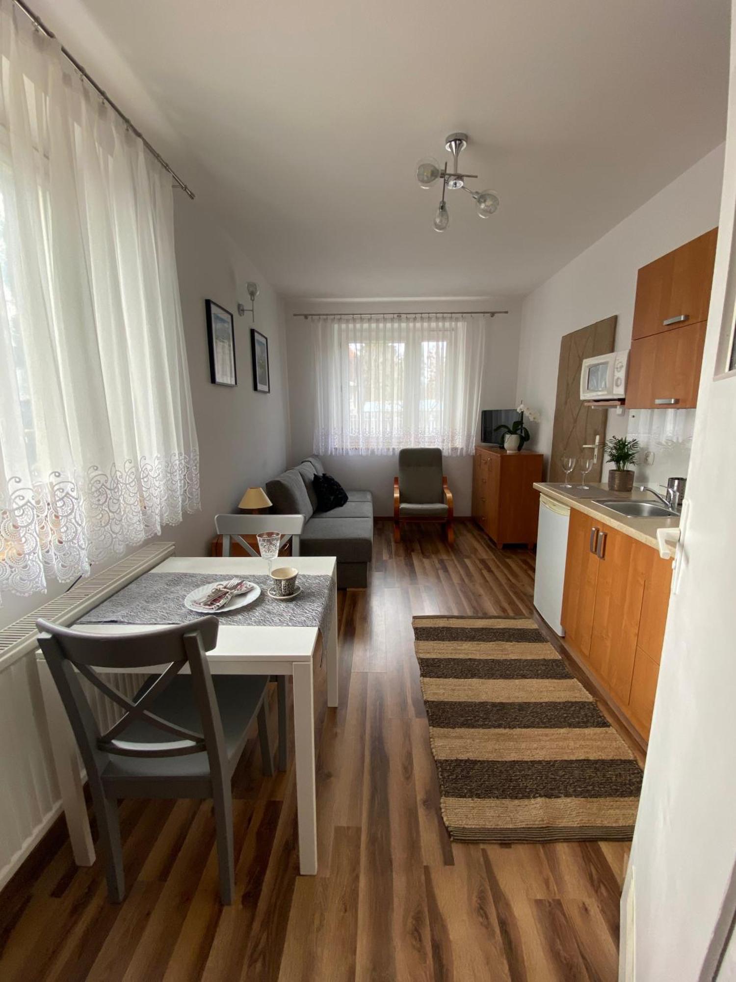 Pokoje Pod Kasztanami Jantar Exterior foto
